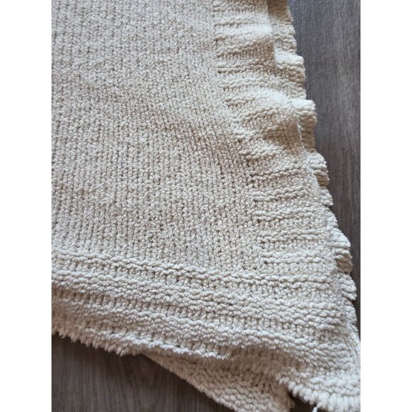 Waverly Ivory Knitted Blanket With Ruffle Edges 54x64 - Picture 2 of 3